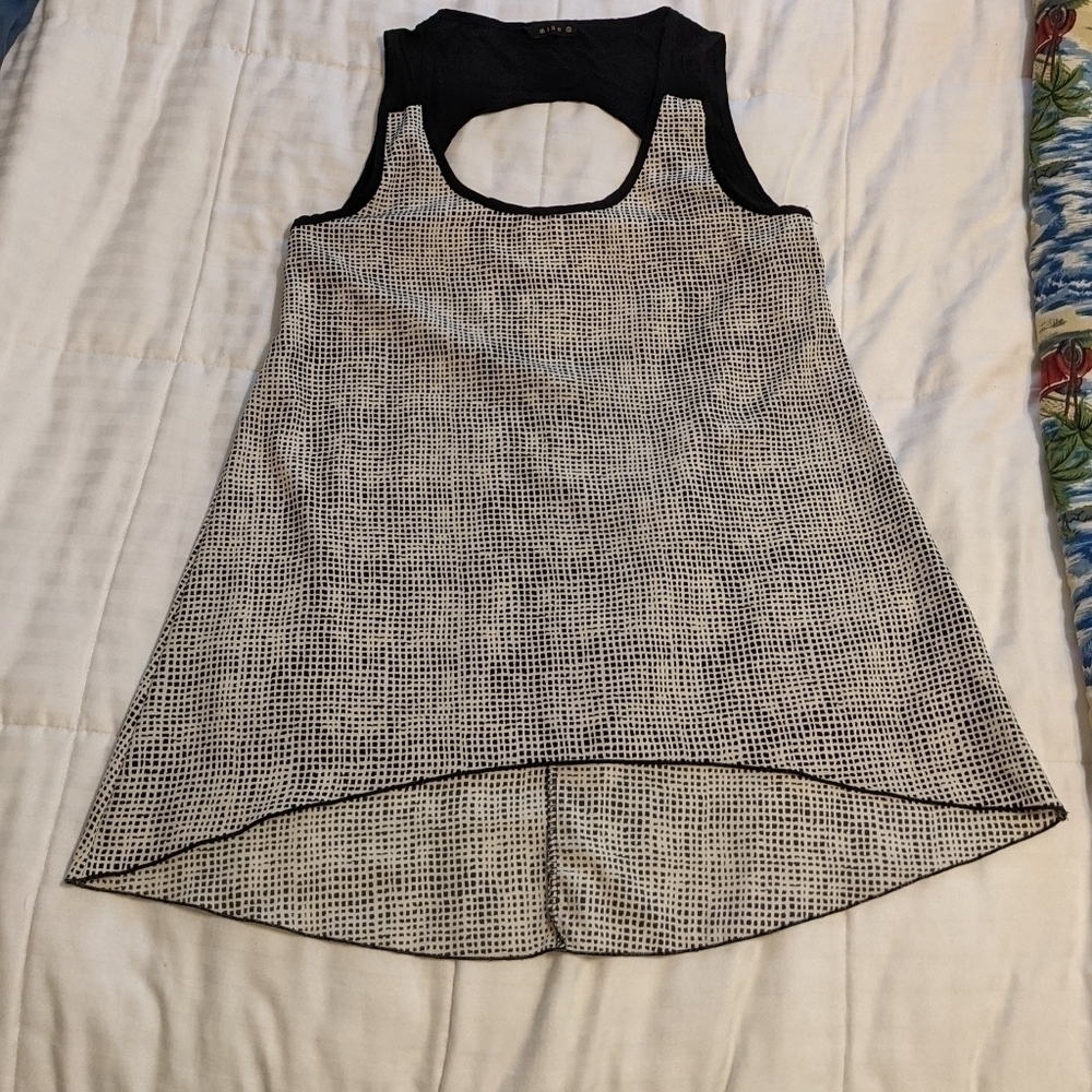 𝅺mine Open back tank top size small